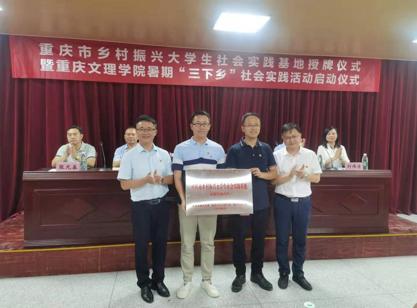 1631545933768086566.jpg 1631535518071086418.jpg