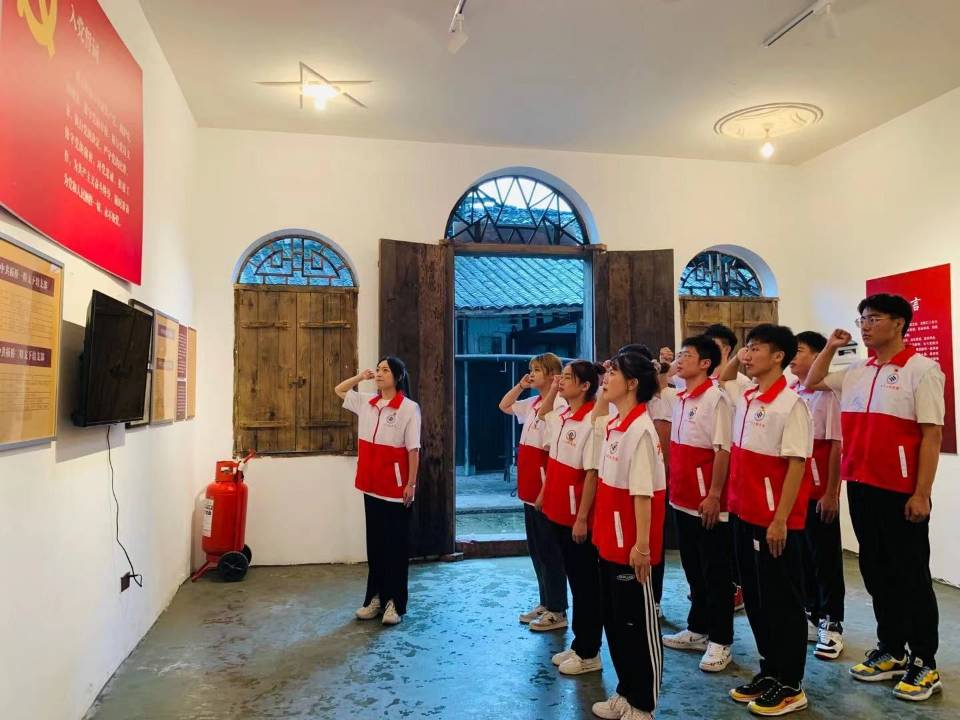 1632136444702031183.jpg 1632136444702031183.jpg