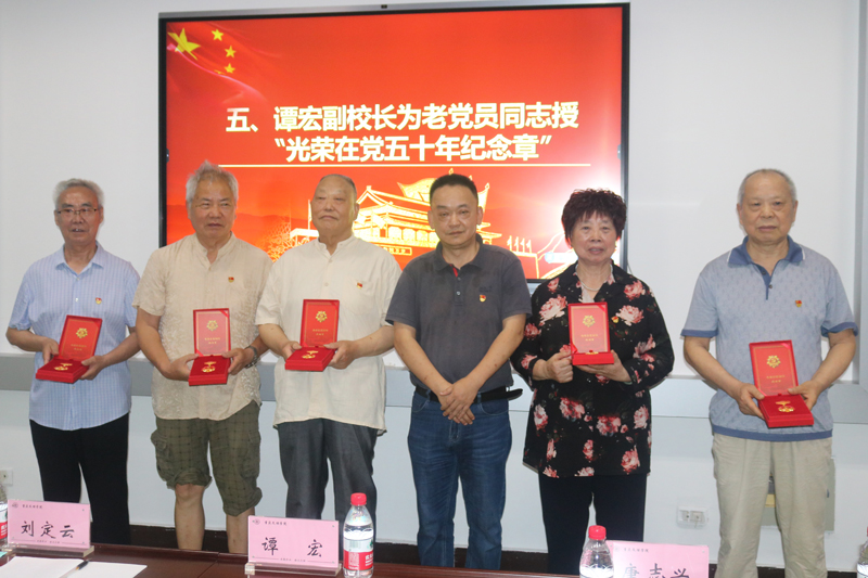 EXKd_1656155212407032144.jpg WThP_1655979372458036927.jpg